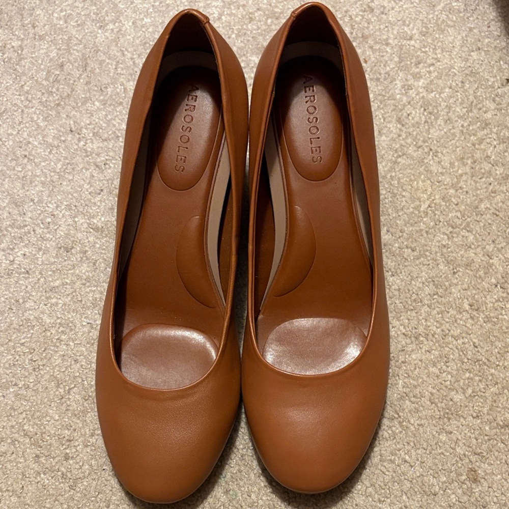 AEROSOLES Women's Tan Pumps Size 8 NWOT
